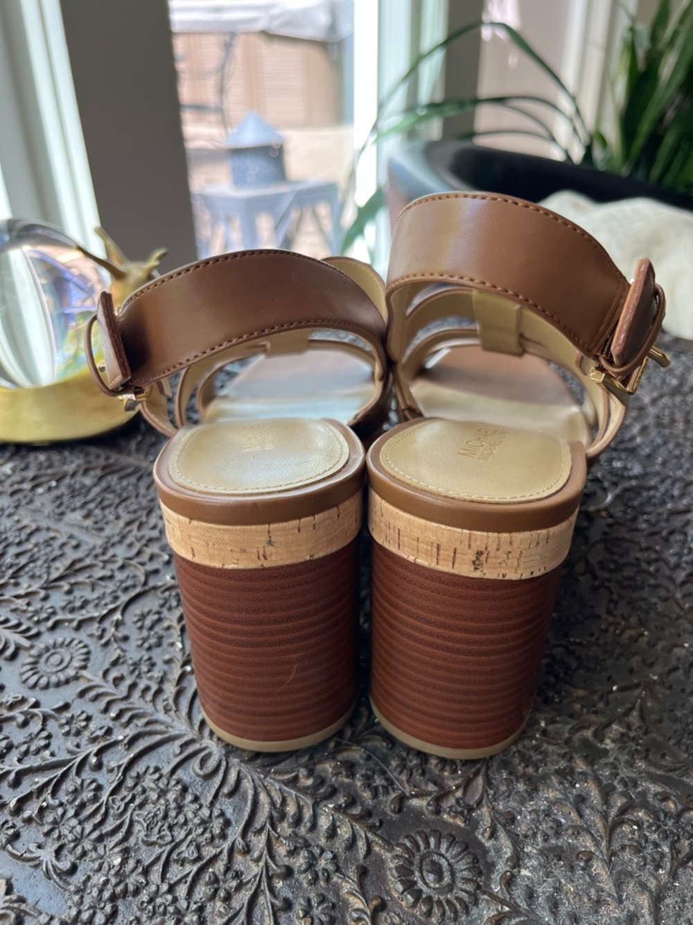 MICHAEL KORS BLOCK HEEL SANDALS IN COGNAC 9 - Picture 4 of 5